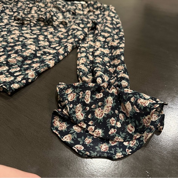 Vintage Floral Print Blouse with Ruffle Cascade Collar, Ruffle Sleeves, Large - Picture 5 of 8